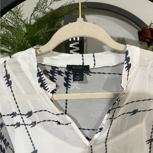 Halogen Black and White Checkered Blouse see threw top with a tank top size xs - Picture 4 of 10